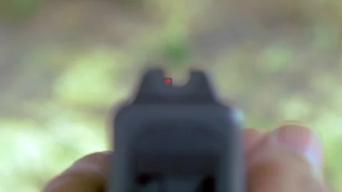 353 Closeup of aiming down the sights of a handgun 動画素材 122939142