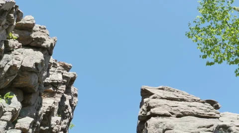 3561 Split Rock Cliff Blue Sky Forest, HD Video stock 50194525