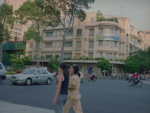 35MM 2K EXT DAY-SAIGON VIETNAM - TRAFFIC, PEOPLE 動画素材 75375094