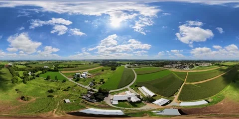 360 Aerial Flight Over Amish Farmland in Strasburg Pennsylvania Vídeo Stock 345136808