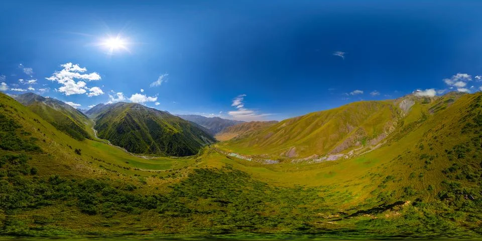 360-Degree equirectangular Panorama of Mountain Valley in Kyrgyzstan Stock-Fotos