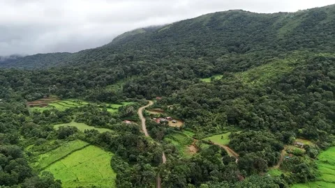 A 360 degree pan view of stunning nature with roads houses farmlands surrou.. Video stock 316670498