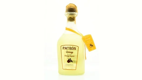 360 Degree Seamless Loop-able Rotation of Patron Citronge Tequila Bottle. Vídeo Stock 103173633