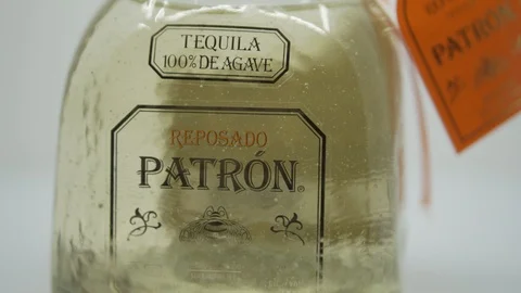 360 Degree Seamless Loop-able Rotation of Patron Reposado  Tequila. Vídeo Stock 103183491