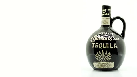 360 Degree Seamless Loop-able Rotation of Hussongs Reposado Tequila. Right Vídeo Stock 103183522