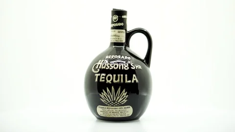 360 Degree Seamless Loop-able Rotation of Hussongs Reposado Tequila Vídeo Stock 103183525