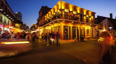 360 Degree View of Bourbon Street at Night in New Orleans - Time Lapse Vidéo 64304064