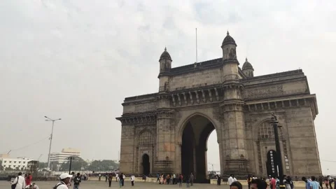 360 degree view of Gateway of India, Taj hotel and Oberai hotel in Mumbai Stock-Footage 146105212