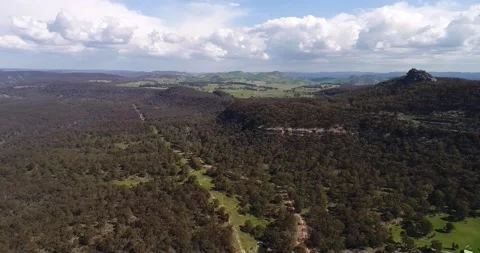 360 degrees panorama of Capertee valley from Perasons Lookout – aerial 4k. Stock Footage 157051695