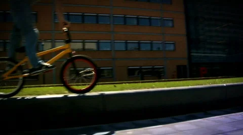 360-off-ledge Stock-Footage 98918