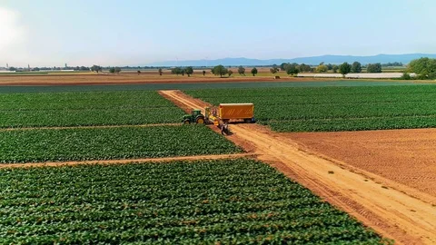 360 Pan around a Tractor working on a Field  Stock-Footage 121441837