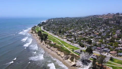 360 Panorama Overlooking the West Coast, Pacific Ocean in Santa Barbara, CA Vídeos de archivo 328710919