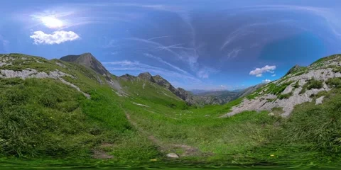 360° Panoramic View along a Steep Mountain Path in the Alps 스톡 동영상 317610978