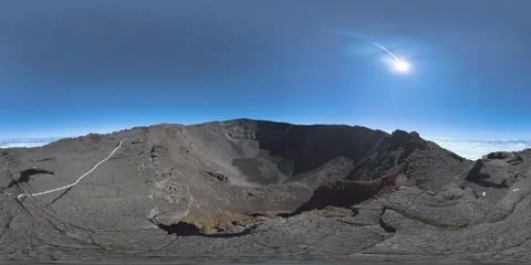 360° Panoramic View from the Edge of a Volcanic Crater, Reunion Island 스톡 동영상 317327245
