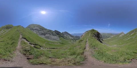 360° Panoramic View from a Hilltop Trail Overlooking the Alpine Valley, Alps 스톡 동영상 317610912