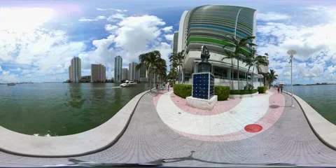 360 spherical vr video of Miami Riverwalk Downtown Lady of Miami 스톡 동영상 65299528