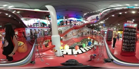 360 Spherical VR Video of M&amp;M Shop. London. England. UK.  Filmed on VR Camera Vidéo 68373124