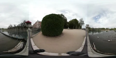 360 Spherical VR Video of spanish gardens in Aranjuez. Shot on VR camera Vidéo 68522331