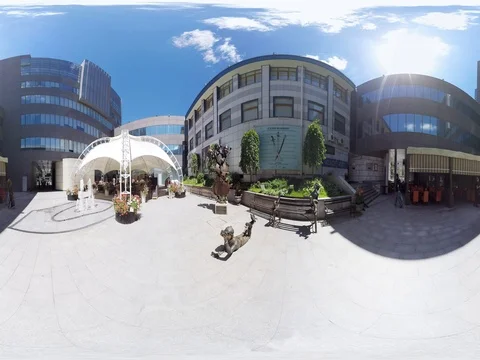 360 video panoramic view of Beautiful statues near the entrance to the gallery Stock Footage 76431339