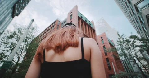 360 view of a ginger girl using virtual reality glasses Stock Footage 201687085