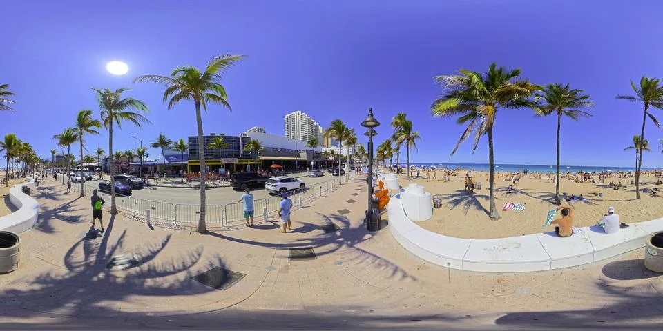 360 VR equirectangular photo of spring break crowds on Fort Lauderdale Beac.. Fotos de archivo