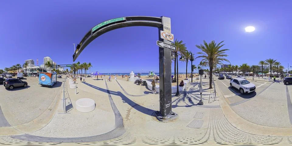 360 VR equirectangular photo of spring break crowds on Fort Lauderdale Beac.. Fotos de archivo