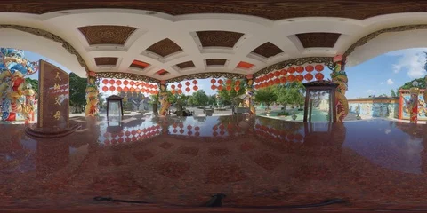360 VR - Inside beautiful traditional Chinese temple with reflection Vidéo 118723879
