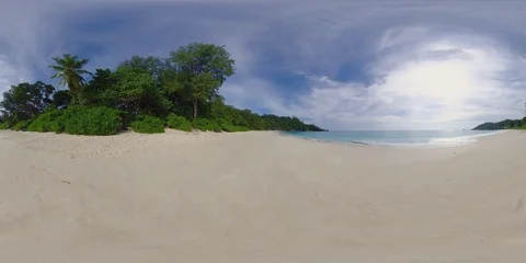 360 VR landscape – 8K sandy beach and waves on tropical island Видео 88525022