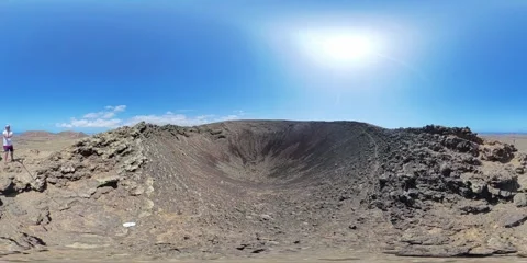 360 vr looking down into calderón hondo volcano, fuerteventura Stock-Footage 312901784