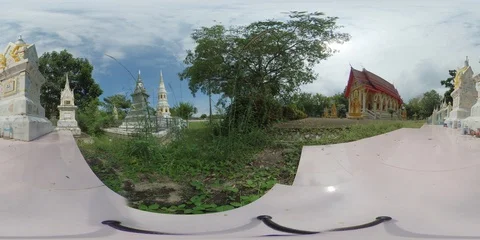 360 VR - Low angle view of peaceful buddhist stupas and temple in Thailand Video stock 119410570