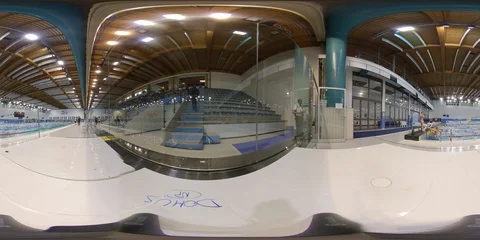 360 VR Time Lapse of young swimmer in a competion 스톡 동영상 107479055