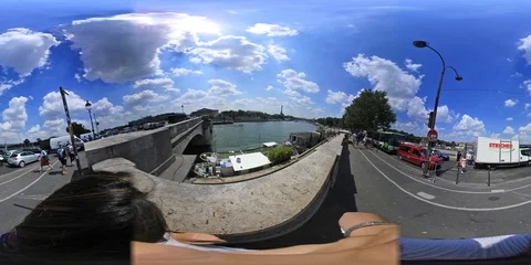  360 vr video of people walking by world famous Seine river  Video stock 100826657
