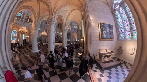 360 VR view of the interior of Notre Dame Cathedral in Paris, France Video stock 331792802