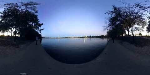 360 VR Washington Monument And Jefferson Memorial Along the Tidal Basin At Dusk 스톡 동영상 102582915
