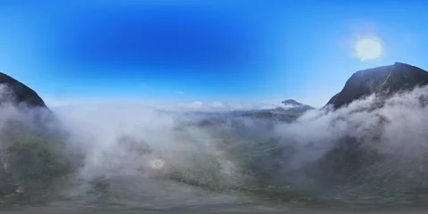 360VR Flight Above a Cloud-Filled Mountain Valley 스톡 동영상 340237399