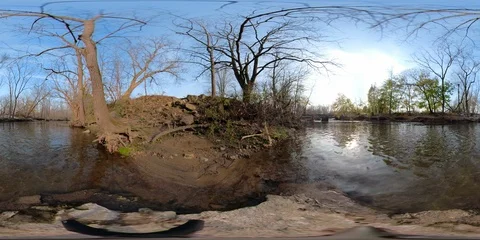 360VR footage of a stream surrounded by bare trees 動画素材 98571425