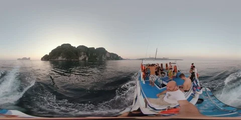 360VR night the ship float to the island Phi Phi, Thailand Stock Footage 88093362