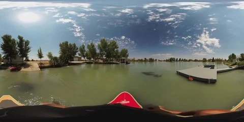 360VR Riding stand up paddle board (SUP) on a private lake, 8K Vidéo 81453484
