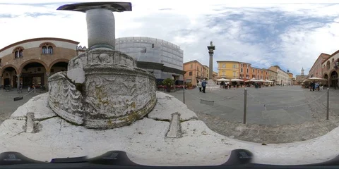 360VR Time Lapse of Piazza del Popolo in Ravenna, Italy 스톡 동영상 106578490