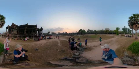 360VR  of tourists in front of Angkor Video stock 107169299