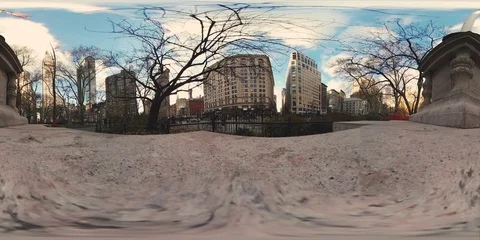 360vr video of Madison square park with US flag and empire state building Video stock 70876535