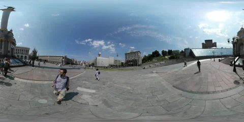 360Vr Video Man Walking Through Monument Arch Maidan Nezalezhnosti Kiev Day Stock Footage 65260865