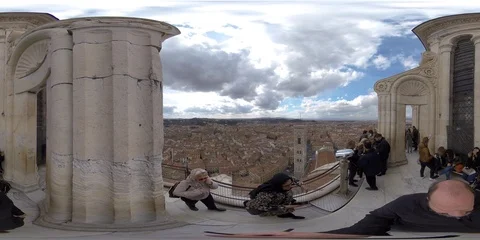 360VR View from walking around the top of the Florence Italy Duomo Stock Footage 104783813