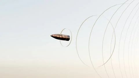 3D animation of the shockwaves from a shell or bullet in the air Vídeos de archivo 336632151