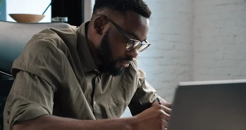 3d architect working in office with color palette. Designer working concentrated Vídeo Stock 126235840