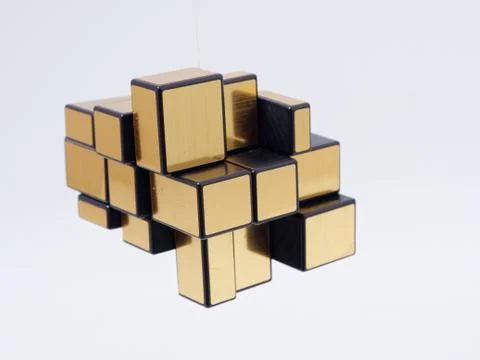 3d cubes of different sizes in a pyramid on a white background Illustrazione stock