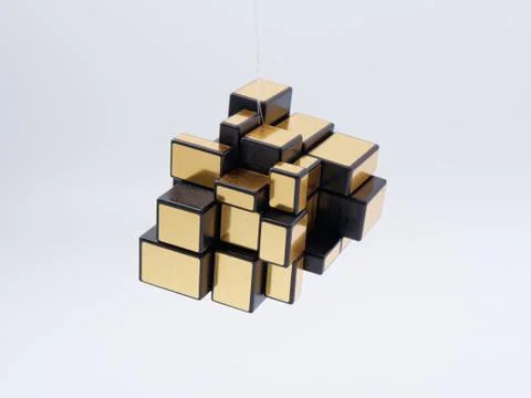 3d cubes of different sizes in a pyramid on a white background Illustrazione stock