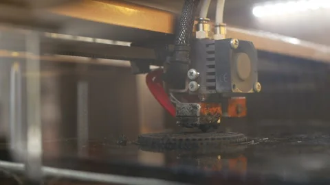 3D diy printer printing plastic mechanical parts . Video stock 116110434