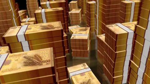 3d flight over Syria 500 pounds money banknote packs loop 스톡 동영상 330856603