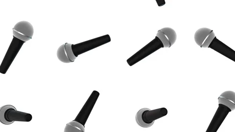 3D Microphones Falling Against a White Background. Microphone 3D Animation. 4K Vidéo 287920465